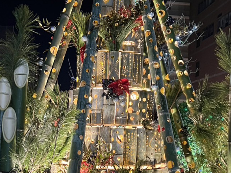 三田駅前ペデストリアンデッキ-竹ツリー設置工事